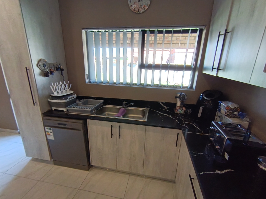 3 Bedroom Property for Sale in Wavecrest Eastern Cape